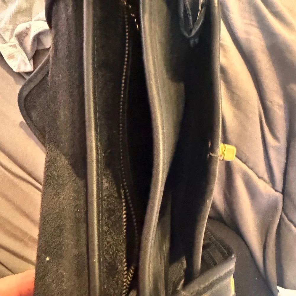 COACH vintage style # 9061 black‎ bag purse from 90’s. Lots of pockets. VGUC - Picture 6 of 13